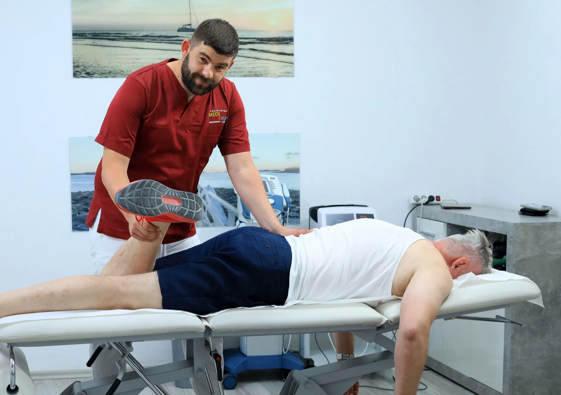 Fizioterapeut provodi terapiju i rehabilitaciju
